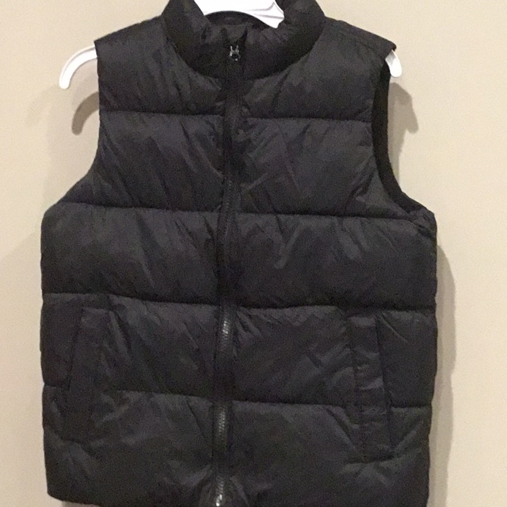 Old Navy Black Puffer Vest—size 8